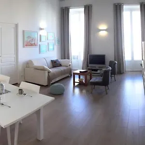  Appartement 2 Bedrooms In Central Location On The Famous Place Massena France
